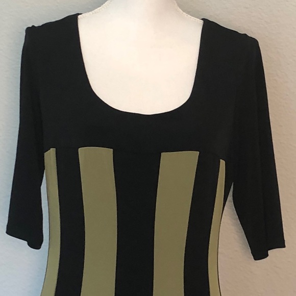 Connected | short sleeve Dress 12 - Picture 2 of 3